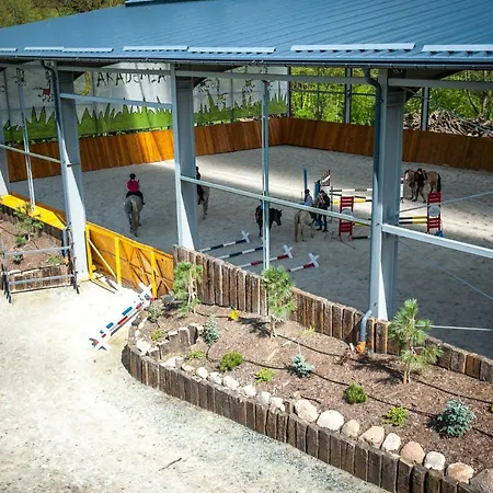 Akademia Kuraszkow Semesteranläggning (resort)